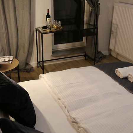 Concept Red Apartment Krasków Eksteriør bilde